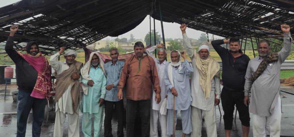 Neither Rain Nor Storms Could Shake Their Resolve Farmers Stand Firm on Day 43